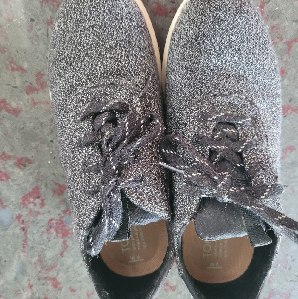 Tom's sneakers